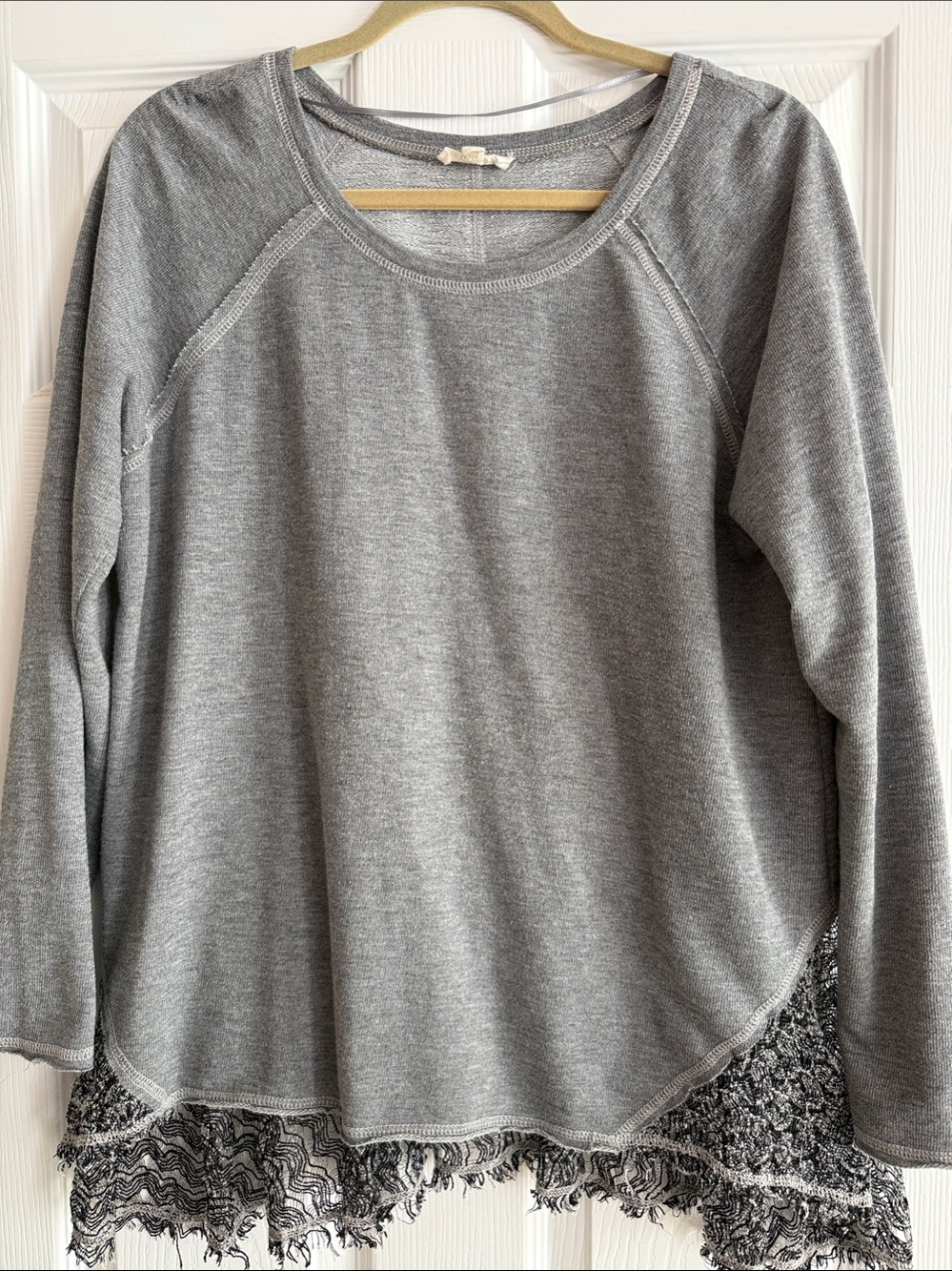 ODDY Gray Long-Sleeve MED LACEY STRETCH PANEL TOP BOHO SOFT FLOWY